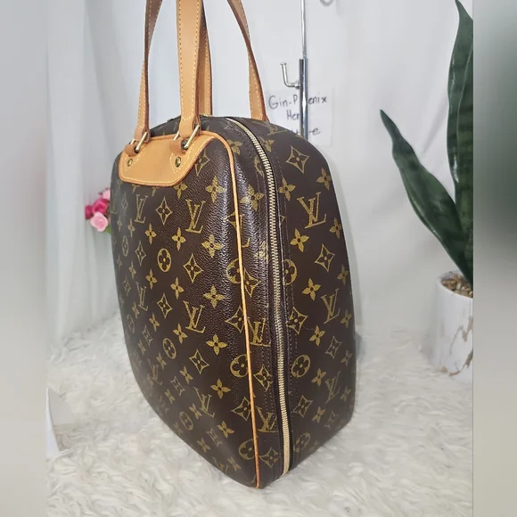 🔥😍 Beautiful Condition😍🔥 Authentic  Louis Vuitton Monogram Excursion  Bag - Picture 7 of 15